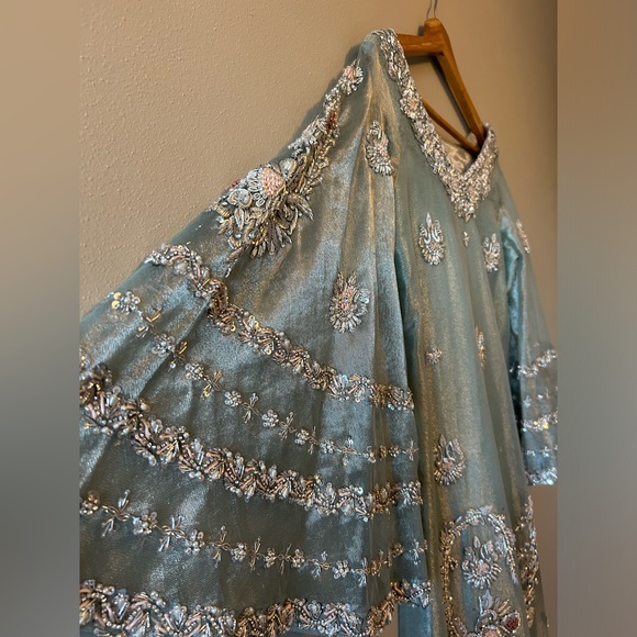 3 piece suit with beautiful intricate work by Zeeshan Danish. - Picture 5 of 10